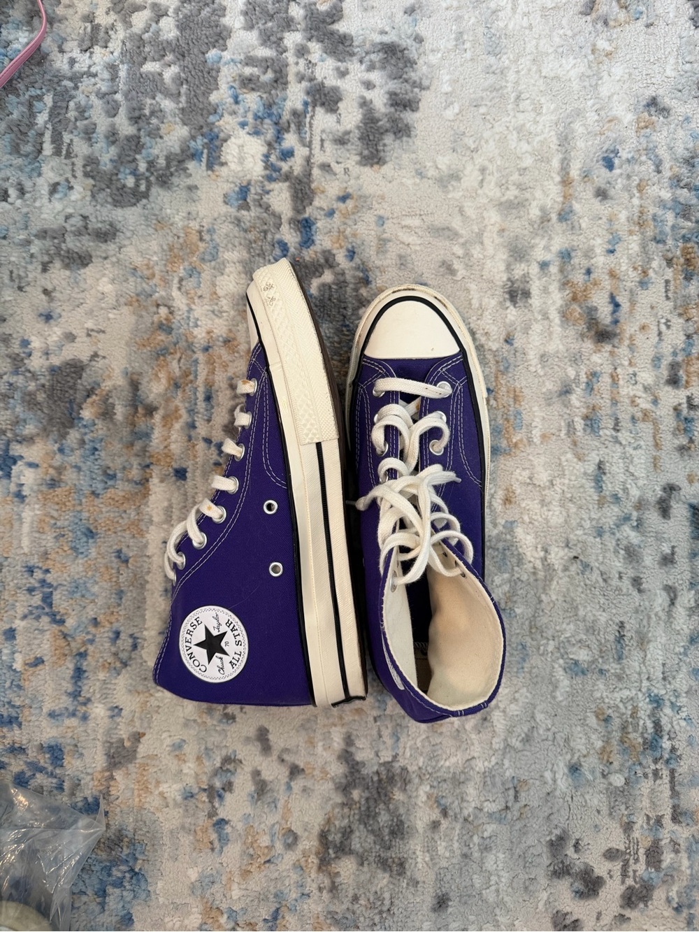 CONVERSE HIGH TOPS